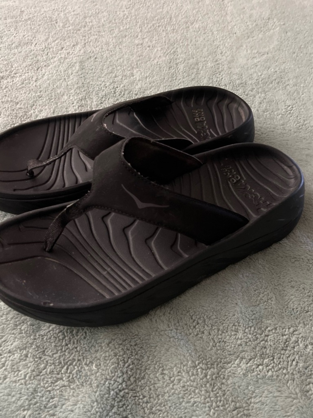 Hoka One One Men's 9 women’s 11 Black Flip Flop Sandals